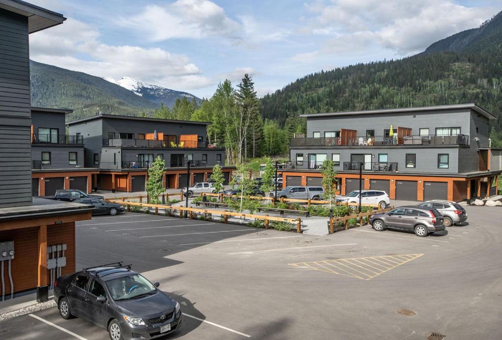 The Mac Shack By Revelstoke Vacations Appartement Buitenkant foto