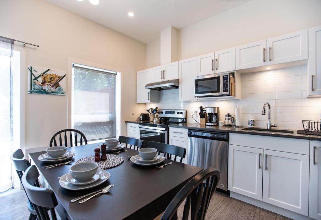 The Mac Shack By Revelstoke Vacations Appartement Buitenkant foto